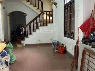 Cho thuê nhà ngõ gốc đề 40mx4 tầng, 9,5 triệu/th, 4 ngủ, 3 wc , nội thất cơ bản
