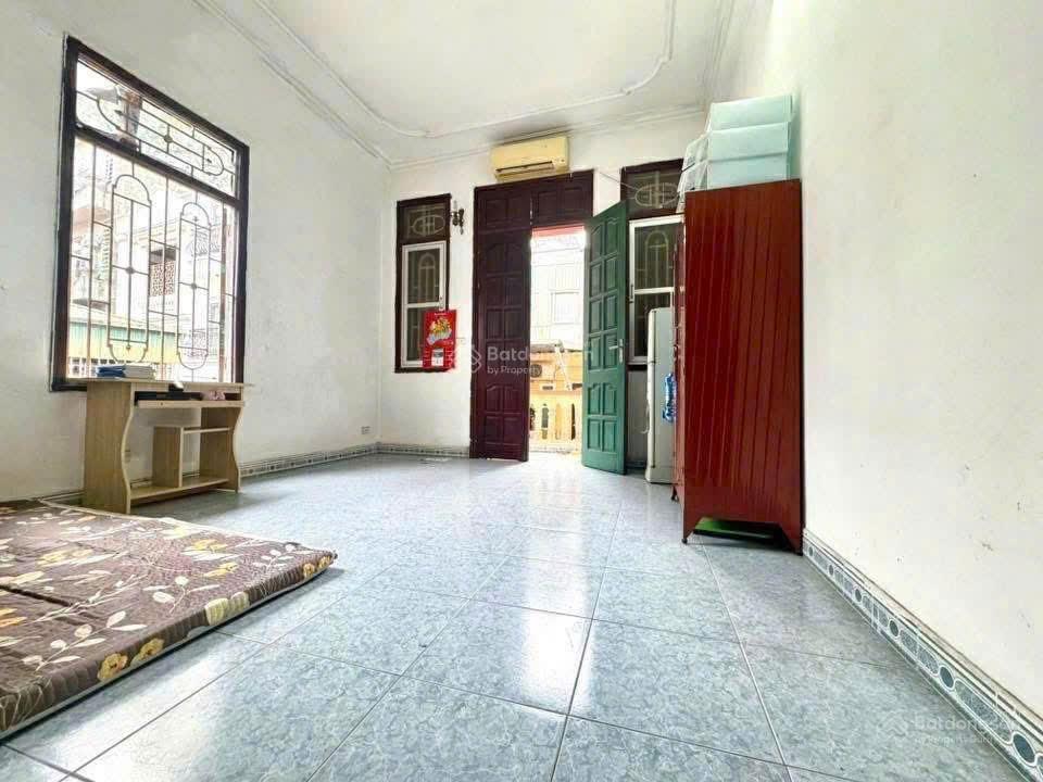 Cho thuê nhà ngõ gốc đề 40mx4 tầng, 12,5 triệu/th, 4 ngủ, 3 wc , full nội thất, ngõ nông, gần ô tô.