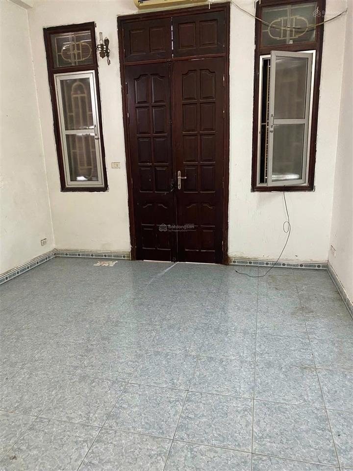 Cho thuê nhà ngõ gốc đề 40mx4 tầng, 12,5 triệu/th, 4 ngủ, 3 wc , full nội thất, ngõ nông, gần ô tô.