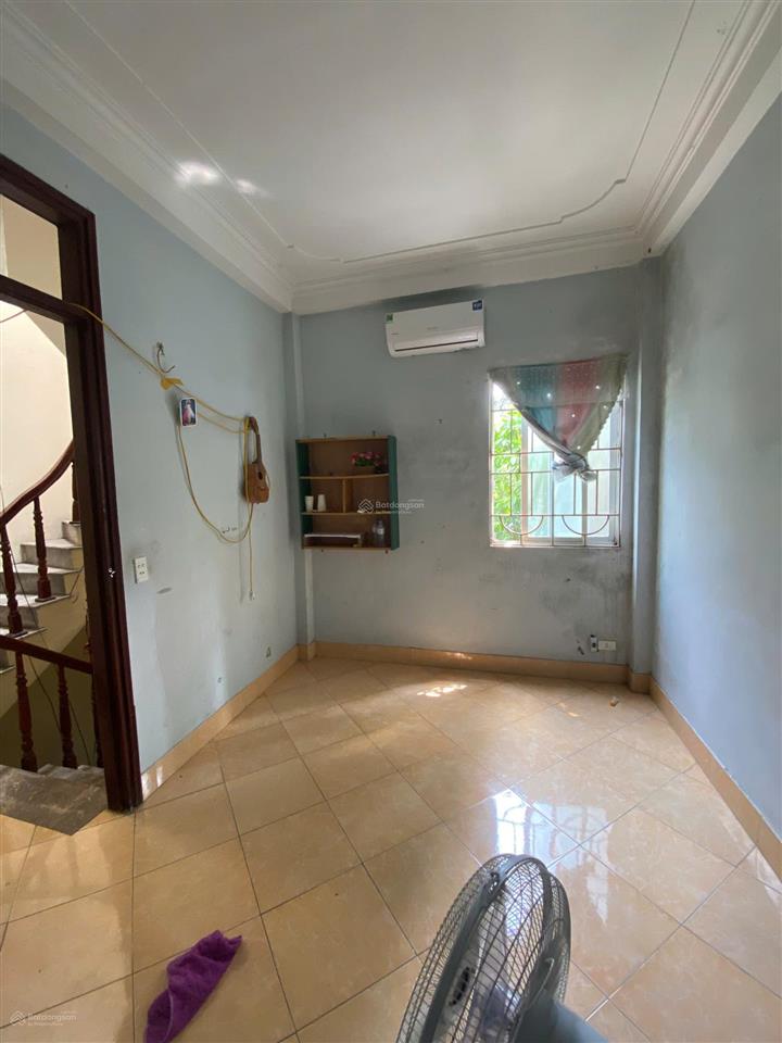 Cho thuê nhà 699 vũ tông phan 38mx4 tầng, 9 triệu/th, 6 ngủ, được làm chdv