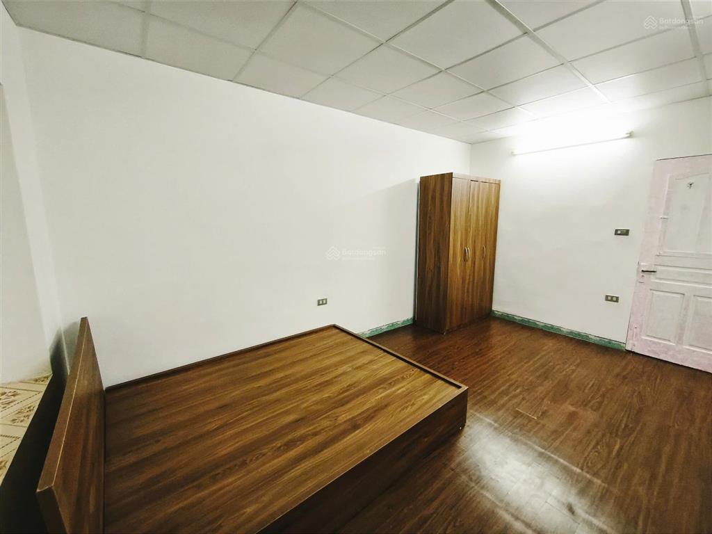 Cho thuê ch tầng 1 quỳnh mai, 80m, 9 triệu/th, 2 ngủ, 1 wc full nội thất, gần phố