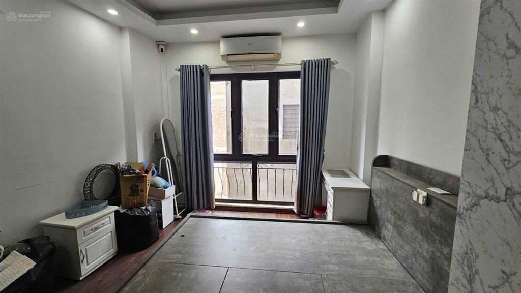 Cho thuê nhà ngõ 523 minh khai, 30mx5 tầng, 12 triệu/th, 3 ngủ, 4 wc, full nội thất, nhà còn mới.