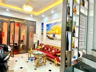 Cho thuê nhà ngõ 523 minh khai, 30mx5 tầng, 12 triệu/th, 3 ngủ, 4 wc, full nội thất, nhà còn mới.