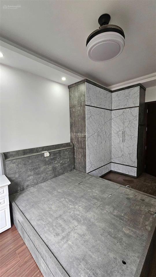 Cho thuê nhà ngõ 523 minh khai, 30mx5 tầng, 12 triệu/th, 3 ngủ, 4 wc, full nội thất, nhà còn mới.