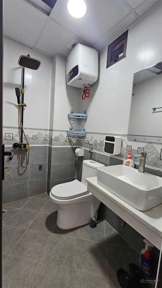 Cho thuê nhà ngõ 523 minh khai, 30mx5 tầng, 12 triệu/th, 3 ngủ, 4 wc, full nội thất, nhà còn mới.