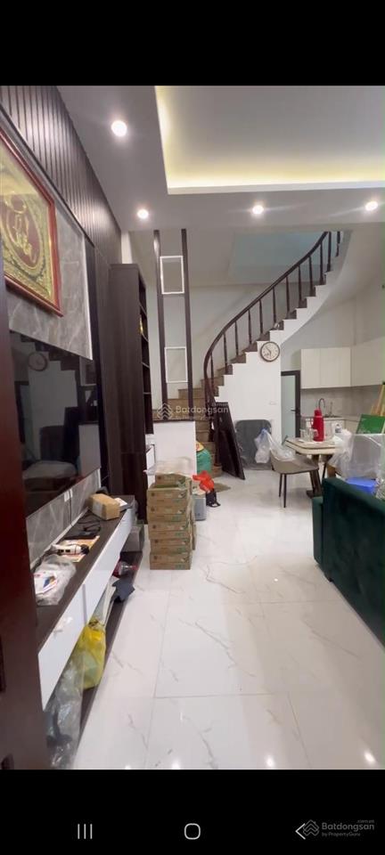 Cho thuê nhà đại la, 34mx4 tầng, 12 triệu/th, 3 ngủ, 2 wc, full nội thất, mấy bước chân ra phố.