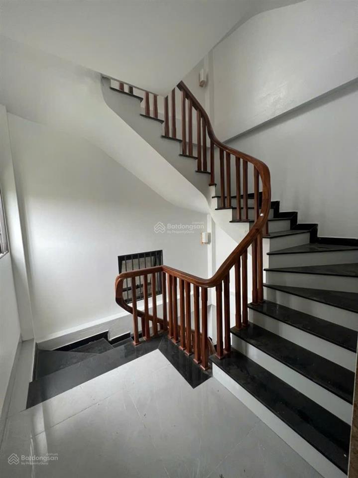 Cho thuê mặt phố dương văn bé 60mx6 tầng, 39 triệu/th, thang máy, nhà mới, kinh doanh sầm uất.