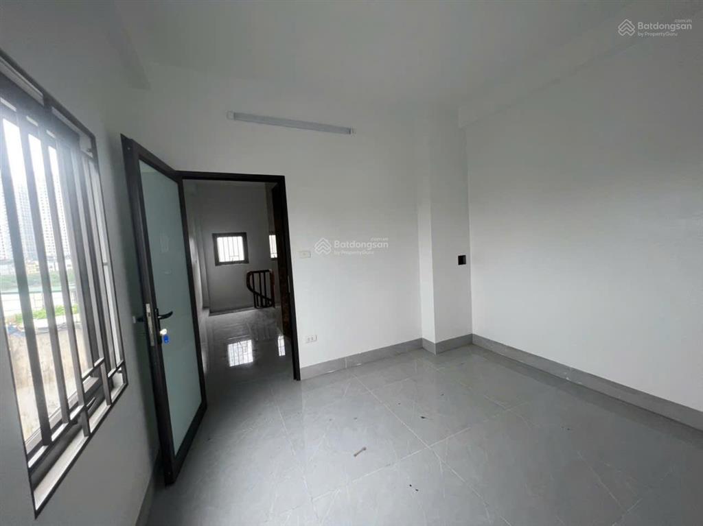 Cho thuê mặt phố dương văn bé 60mx6 tầng, 39 triệu/th, thang máy, nhà mới, kinh doanh sầm uất.