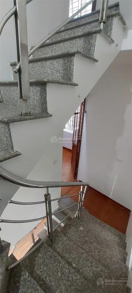 Cho thuê nhà 86 võ thị sáu, 27mx5 tầng, 10 triệu/th, 3 ngủ, ngõ nông nhà thoáng, gần hồ, công viên
