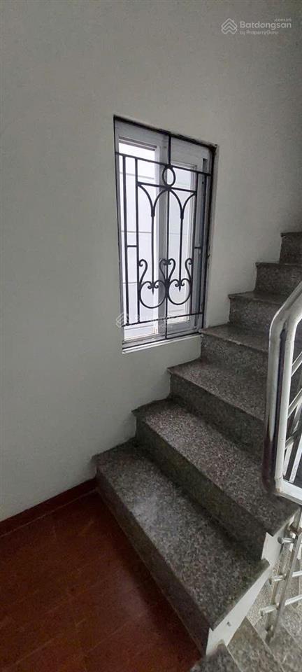 Cho thuê nhà 86 võ thị sáu, 27mx5 tầng, 10 triệu/th, 3 ngủ, ngõ nông nhà thoáng, gần hồ, công viên