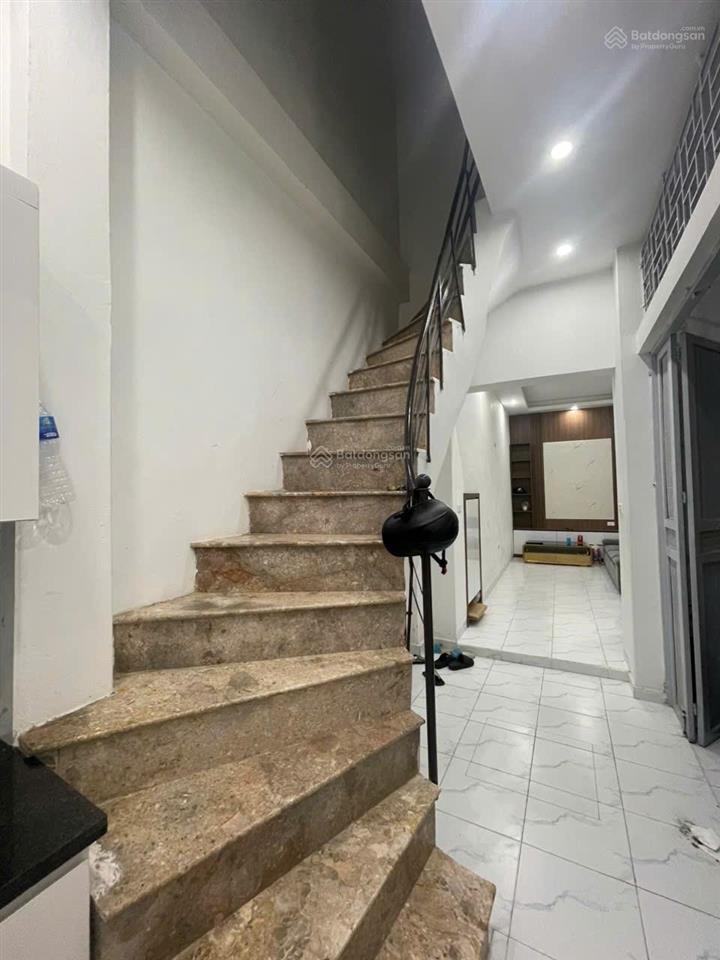Cho thuê nhà 295 bạch mai, 50m, 12 triệu, 3 ngủ, full nội thất, ngõ to, gần đh bk, chợ mơ