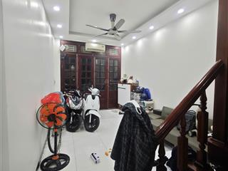 Cho thuê nhà 151 nguyễn đức cảnh, 50mx4 tầng, 15 triệu/th, 5 ngủ, full nội thất, gần ô tô, nhà mới.