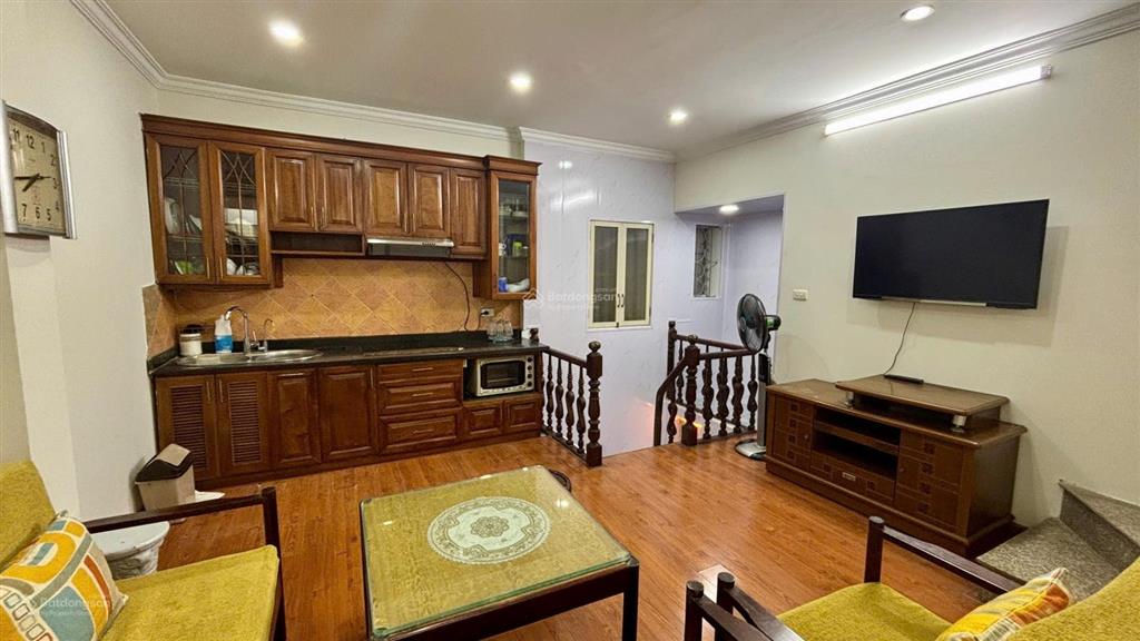Cho thuê nhà phố cảm hội, 24mx4 tầng, giá 8,5 triệu/th, 2 ngủ, full đồ, gần phố.