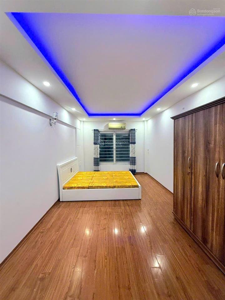 Cho thuê nhà nam dư, 32mx4 tầng, 10 triệu/th, 3pn, full nội thất, nhà mới, gần chợ, cách ô tô 10m