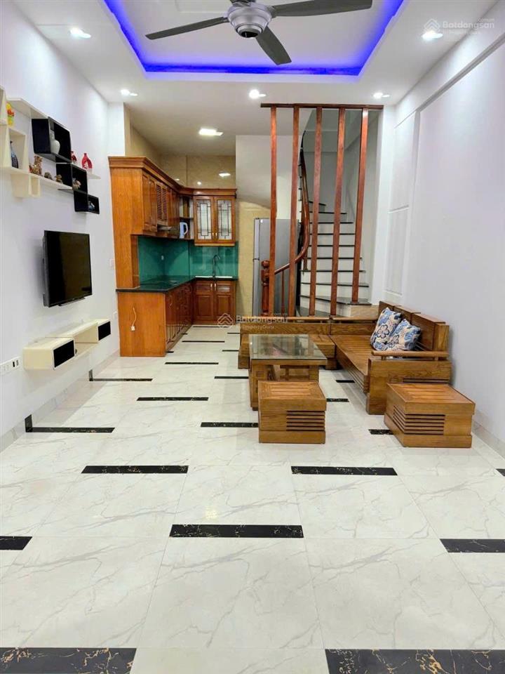 Cho thuê nhà nam dư, 32mx4 tầng, 10 triệu/th, 3pn, full nội thất, nhà mới, gần chợ, cách ô tô 10m