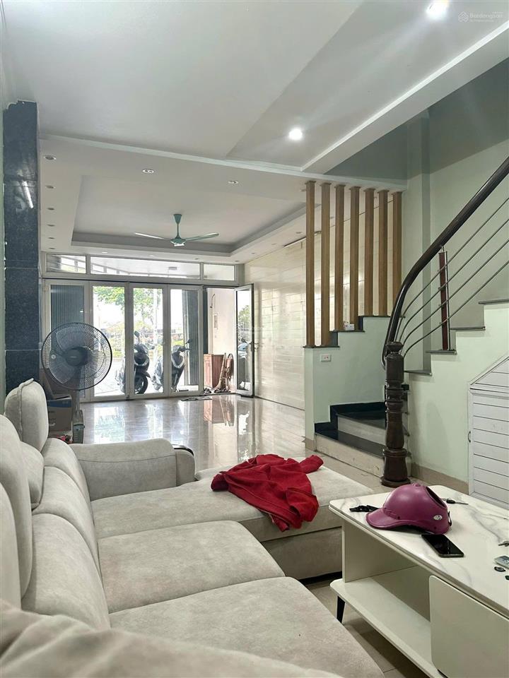 Cho thuê nhà mặt phố cổ linh, 80m x 6 tầng, 21 triệu/th, 6 ngủ, vỉa hè rộng, kinh doanh đỉnh,