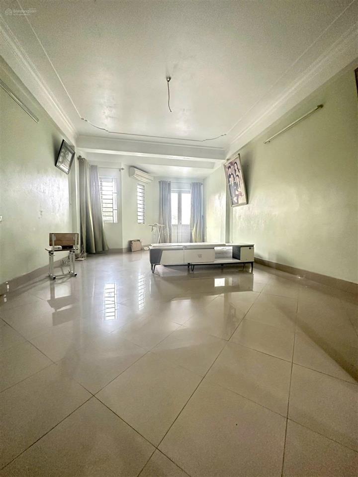 Cho thuê nhà mặt phố cổ linh, 80m x 6 tầng, 21 triệu/th, 6 ngủ, vỉa hè rộng, kinh doanh đỉnh,
