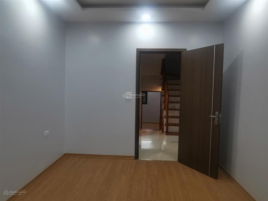 Cho thuê nhà 47 nguyễn đức cảnh, 45m x 3 tầng, 11 triệu, 3 ngủ, full nội thất, nhà ở thoáng.