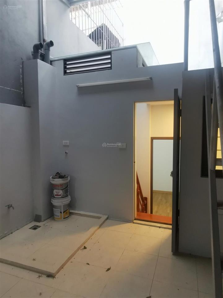 Cho thuê nhà 47 nguyễn đức cảnh, 45m x 3 tầng, 11 triệu, 3 ngủ, full nội thất, nhà ở thoáng.