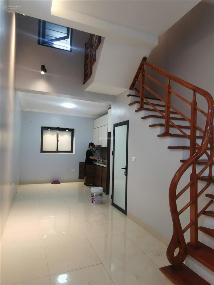 Cho thuê nhà 47 nguyễn đức cảnh, 45m x 3 tầng, 11 triệu, 3 ngủ, full nội thất, nhà ở thoáng.