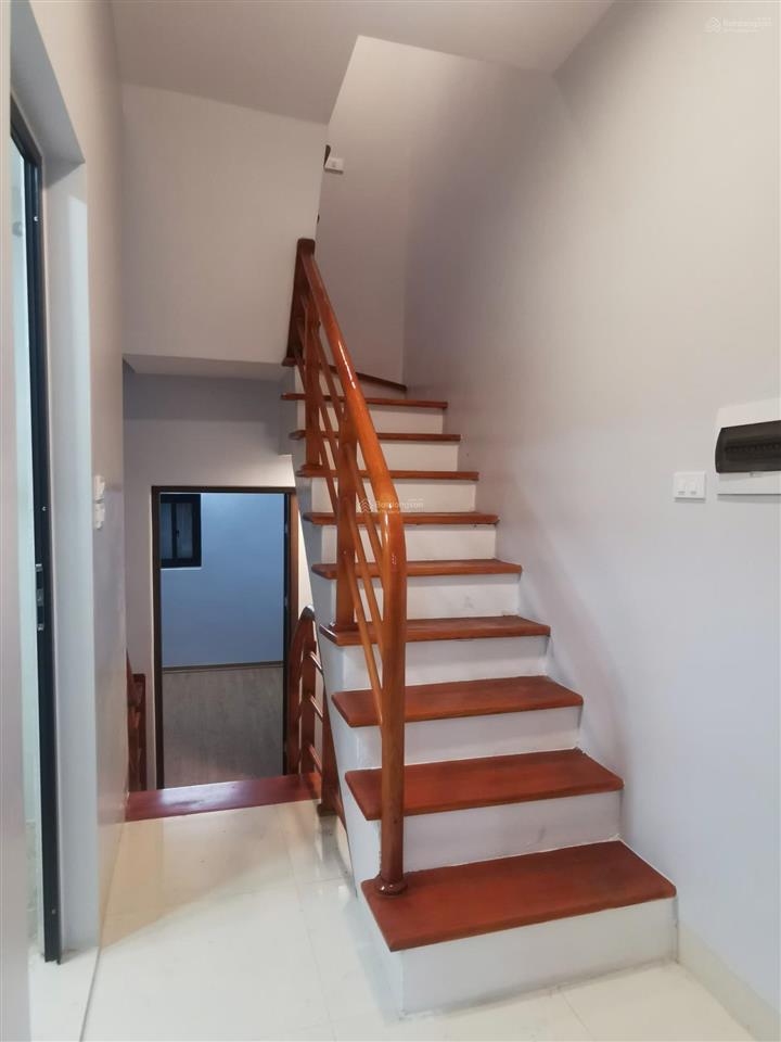 Cho thuê nhà 47 nguyễn đức cảnh, 45m x 3 tầng, 11 triệu, 3 ngủ, full nội thất, nhà ở thoáng.