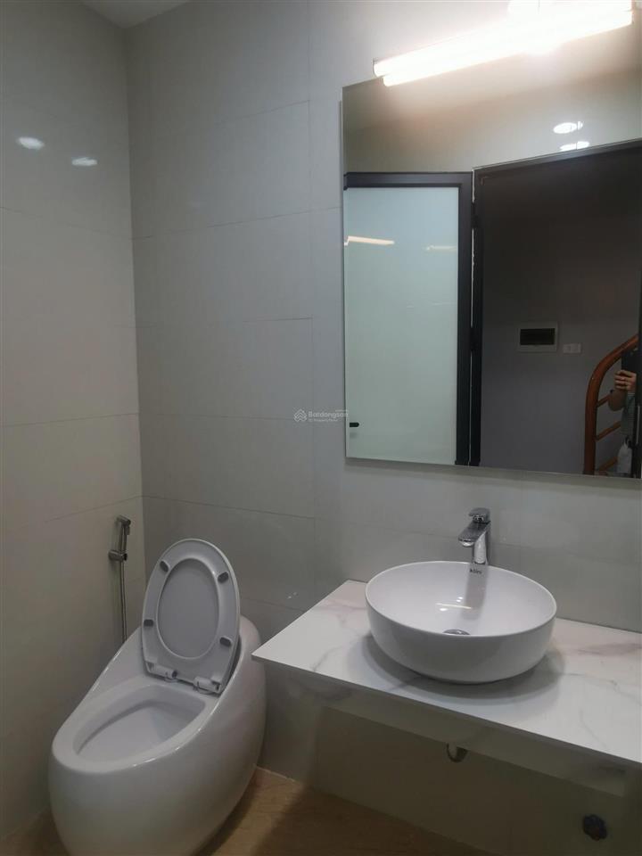 Cho thuê nhà 47 nguyễn đức cảnh, 45m x 3 tầng, 11 triệu, 3 ngủ, full nội thất, nhà ở thoáng.