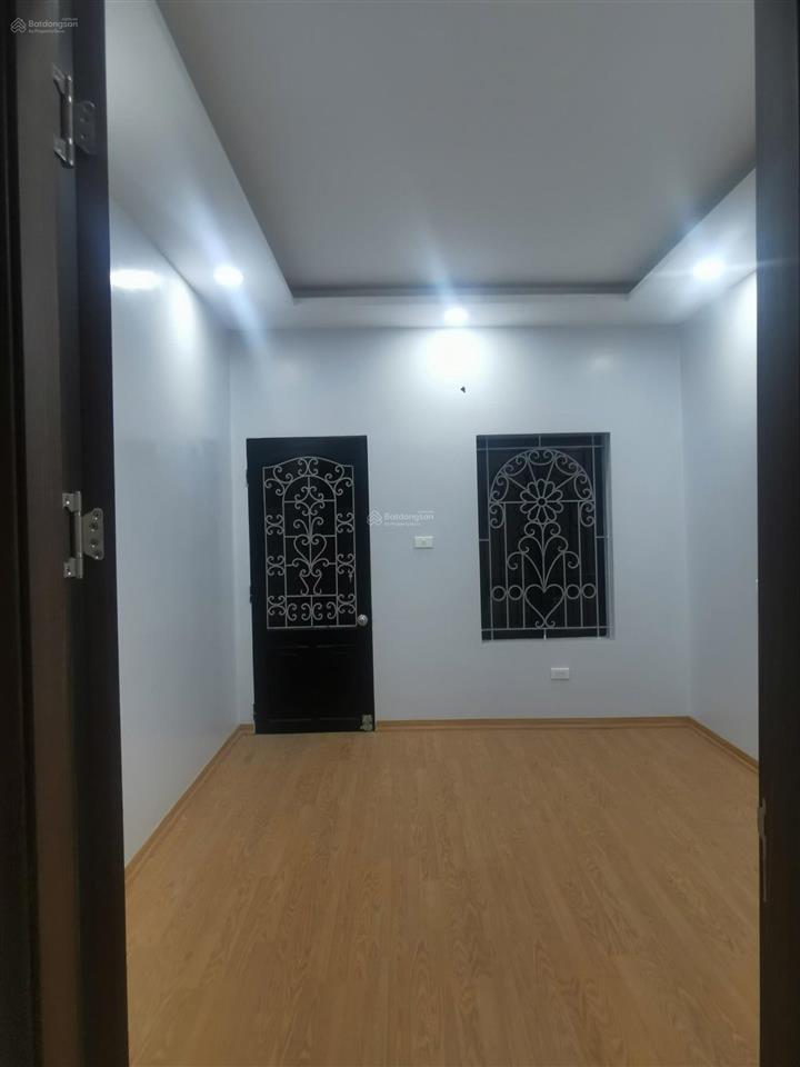 Cho thuê nhà 47 nguyễn đức cảnh, 45m x 3 tầng, 11 triệu, 3 ngủ, full nội thất, nhà ở thoáng.