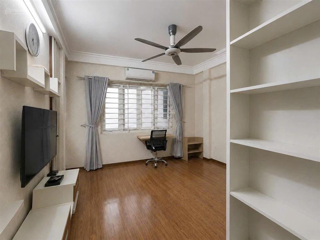Cho thuê nhà 143 nguyễn chính, 50m²x4 tầng, 12,5 triệu/th, 4 ngủ, 4 wc, nhà đẹp, ô tô tránh.