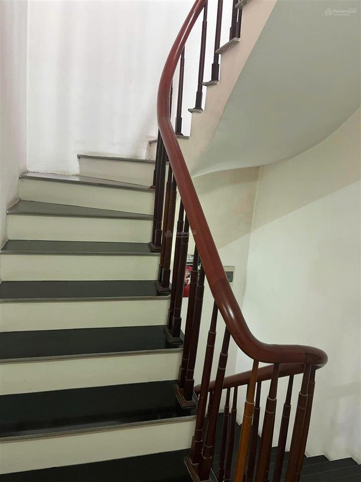 Cho thuê nhà 35 mai động, 30mx4 tầng, 9 triệu/th, 2 ngủ, 3 wc, nhà đẹp mới, thoáng, tiện ích nhiều.