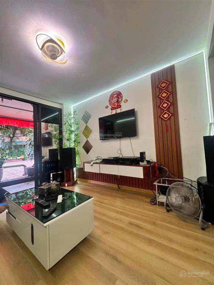 Cho thuê ch tầng 1 quỳnh mai, hbt, 70m², 8 triệu/th, 2 ngủ, full nội thất, thoáng trước sau, ô tô