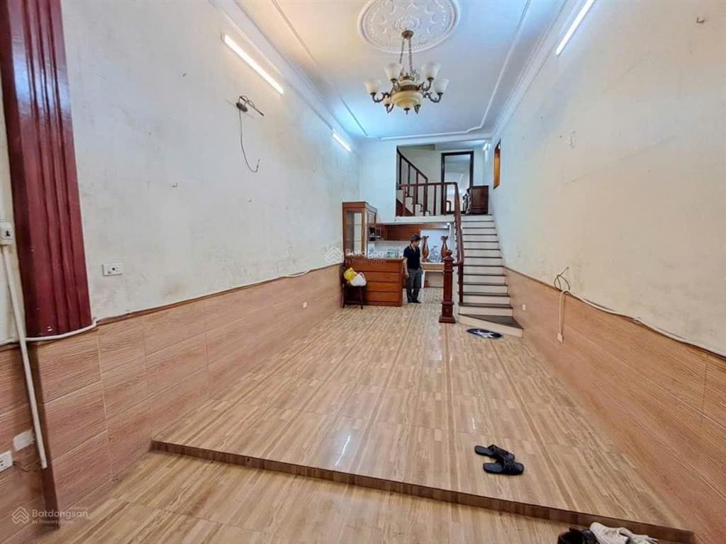 Cho thuê nhà 71 gốc đề, 40m x 4 tầng, 12,5 triệu/th, 4 ngủ, full đồ, nhà đẹp thoáng, trung tâm.