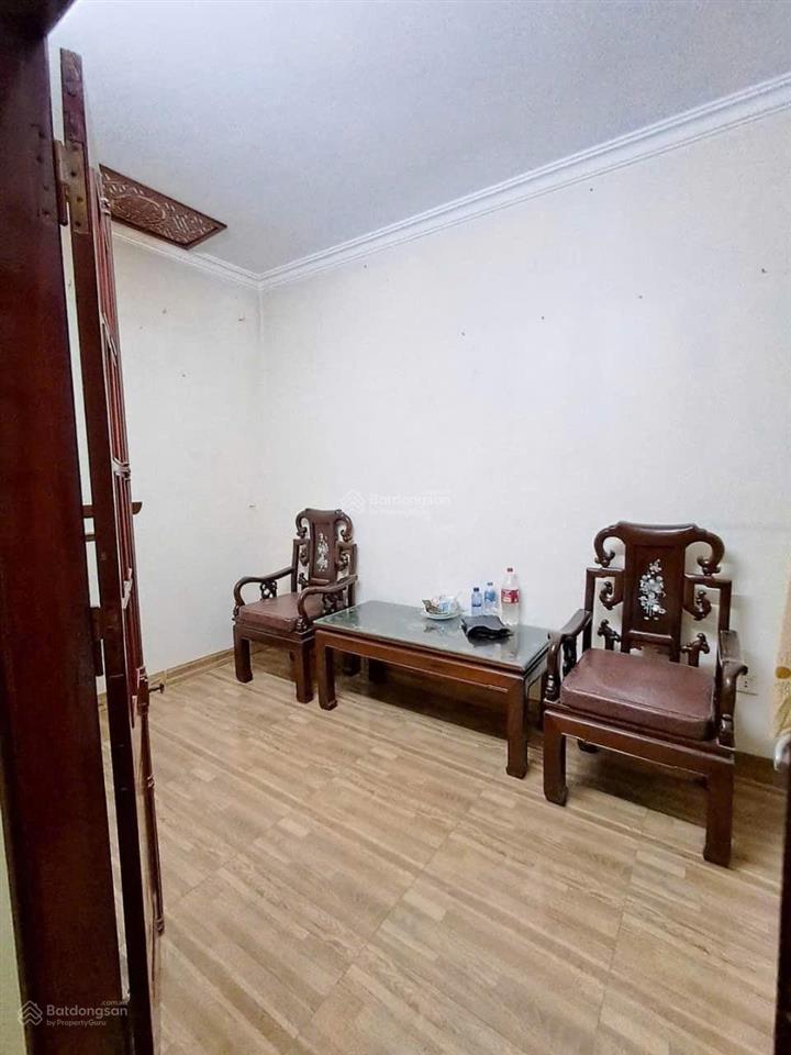 Cho thuê nhà 71 gốc đề, 40m x 4 tầng, 12,5 triệu/th, 4 ngủ, full đồ, nhà đẹp thoáng, trung tâm.