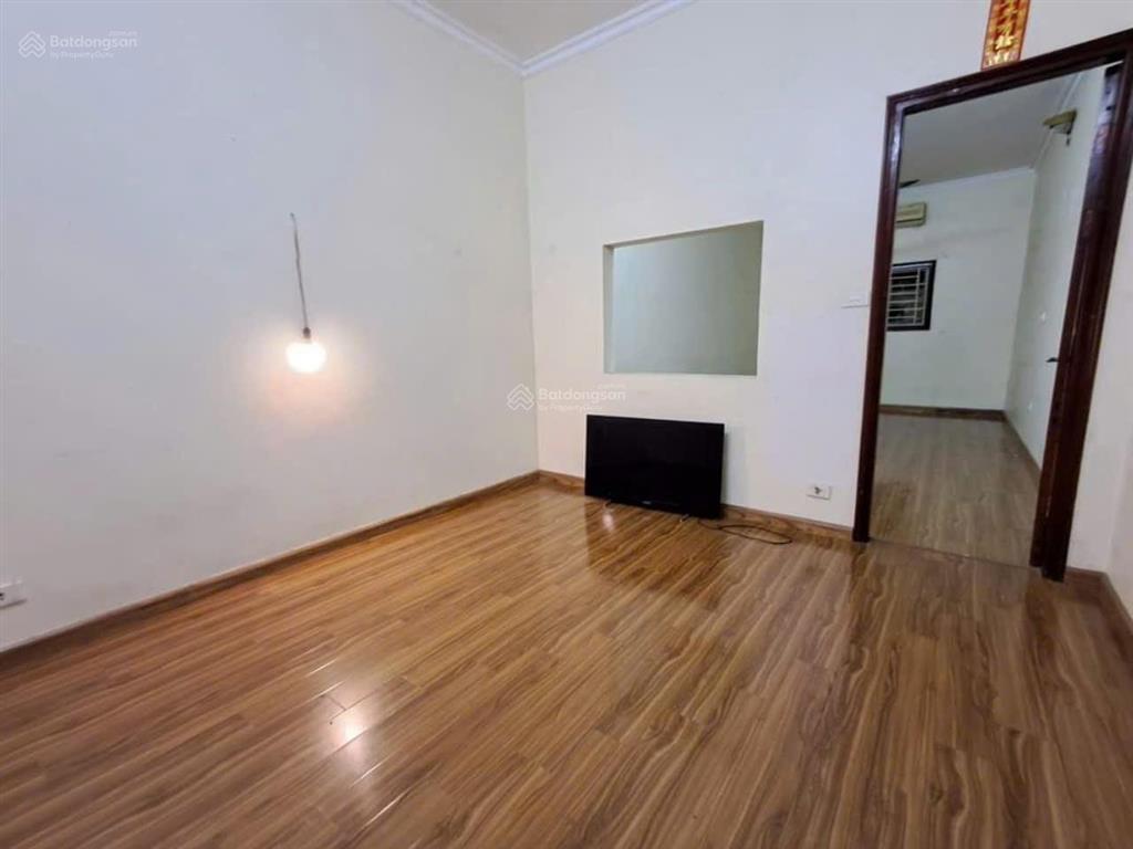 Cho thuê nhà 71 gốc đề, 40m x 4 tầng, 12,5 triệu/th, 4 ngủ, full đồ, nhà đẹp thoáng, trung tâm.