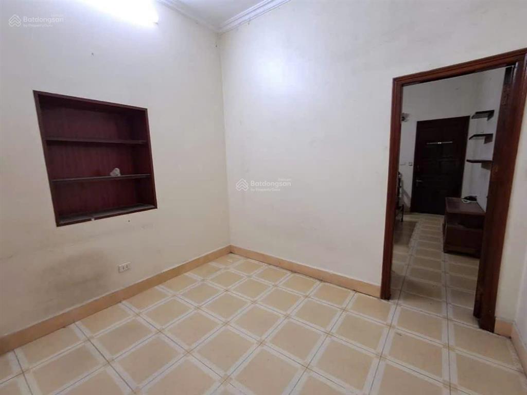 Cho thuê nhà 71 gốc đề, 40m x 4 tầng, 12,5 triệu/th, 4 ngủ, full đồ, nhà đẹp thoáng, trung tâm.