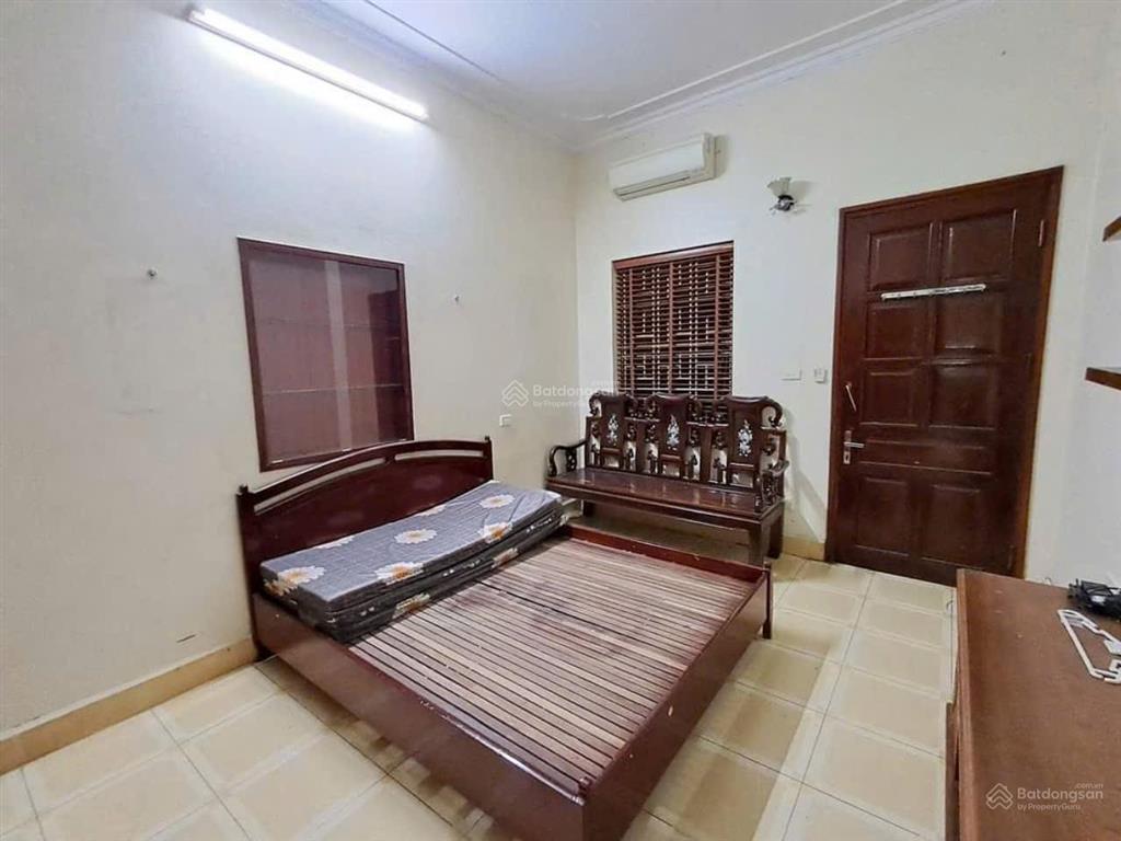 Cho thuê nhà 71 gốc đề, 40m x 4 tầng, 12,5 triệu/th, 4 ngủ, full đồ, nhà đẹp thoáng, trung tâm.