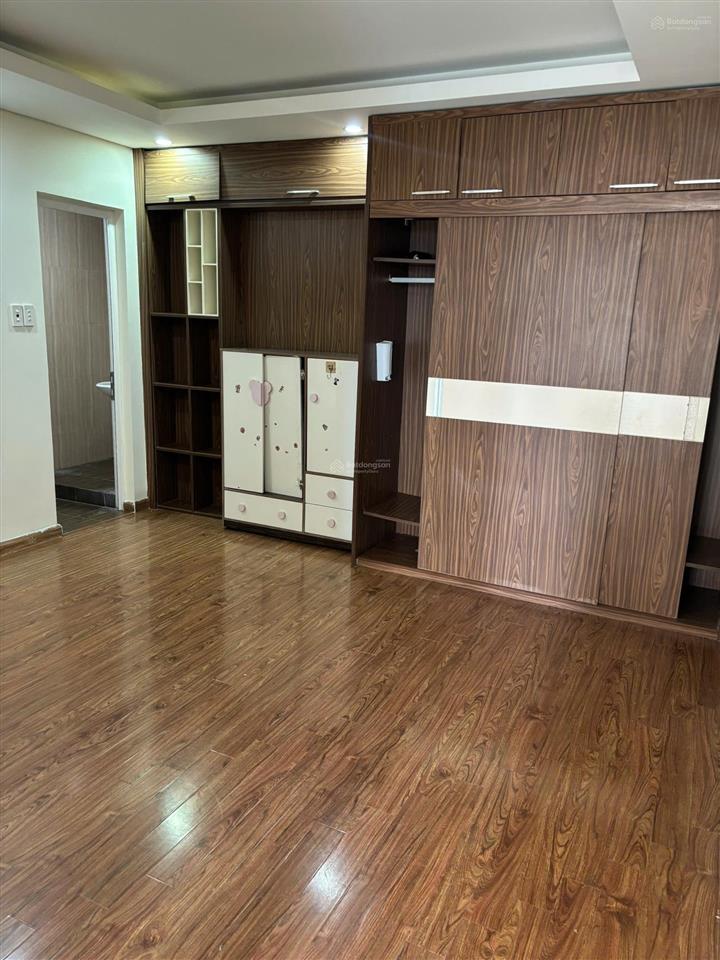 Cho thuê ch 25 tân mai, 120m, 13 triệu/th, 3 ngủ, 2 wc, full đồ, nhà đẹp căn góc thoáng, tầng trung
