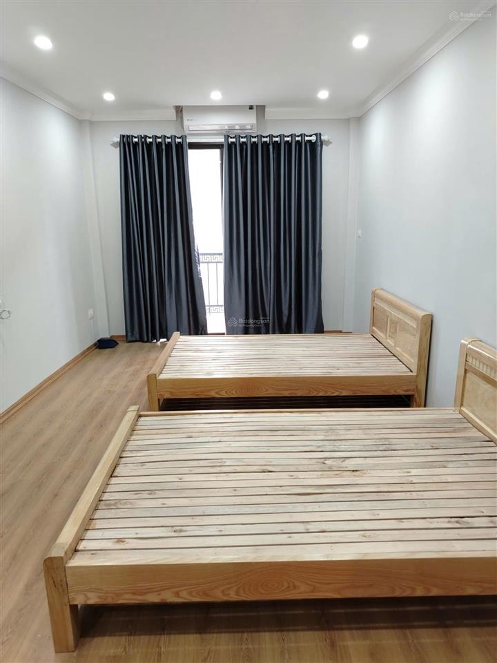 Cho thuê nhà 145 giáp bát, 40mx5 tầng, 12 triệu/th, 3 ngủ, 4 wc, full nội thất, nhà sạch thoáng.