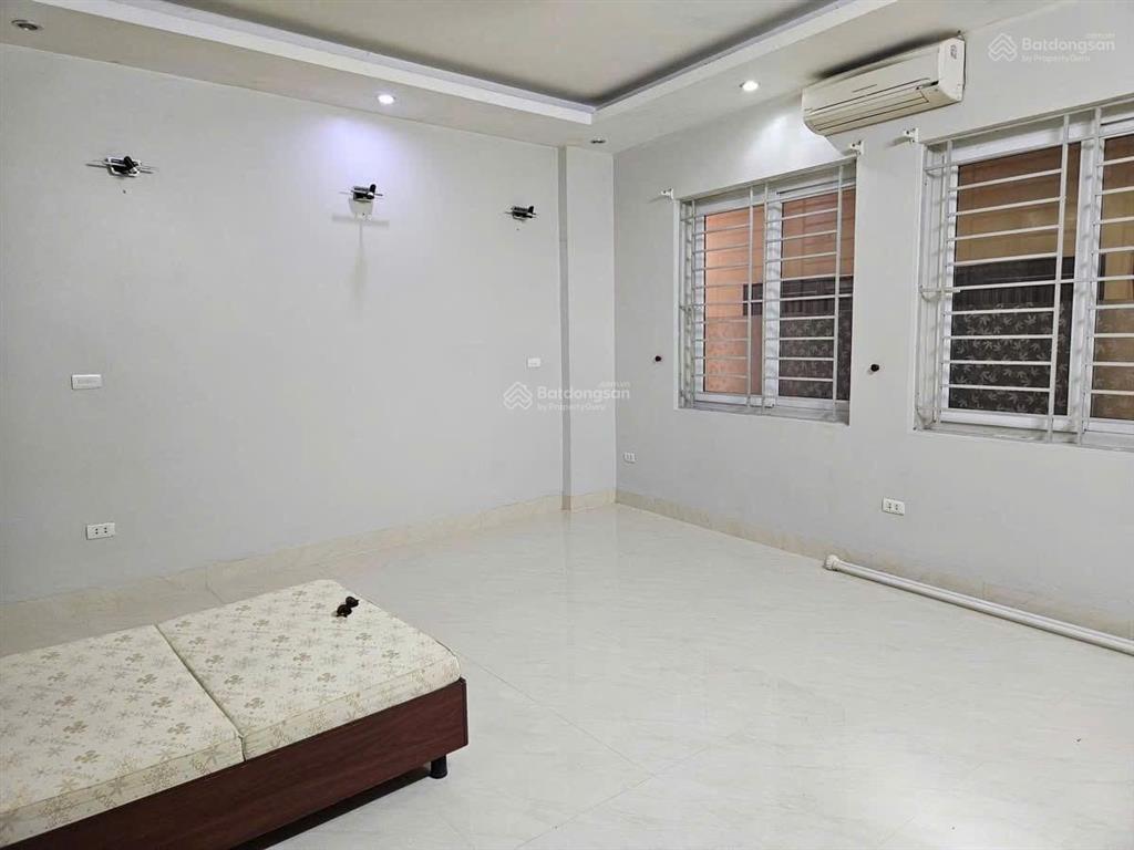 Cho thuê nhà 184 trần khát chân, 40m x 4 tầng, 11 triệu, 3 ngủ, 4 wc, full đồ, gần ô tô