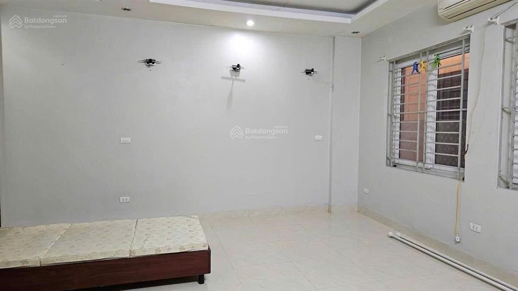 Cho thuê nhà 184 trần khát chân, 40m x 4 tầng, 11 triệu, 3 ngủ, 4 wc, full đồ, gần ô tô