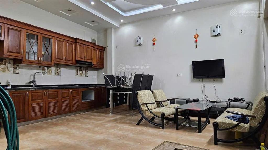 Cho thuê nhà 184 trần khát chân, 40m x 4 tầng, 11 triệu, 3 ngủ, 4 wc, full đồ, gần ô tô