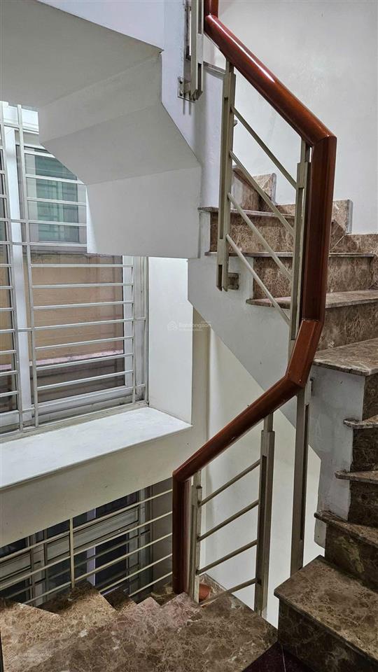 Cho thuê nhà 184 trần khát chân, 40m x 4 tầng, 11 triệu, 3 ngủ, 4 wc, full đồ, gần ô tô
