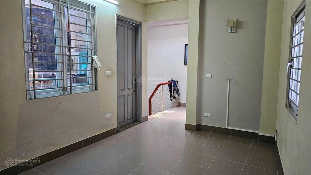 Cho thuê nhà 184 trần khát chân, 40m x 4 tầng, 11 triệu, 3 ngủ, 4 wc, full đồ, gần ô tô
