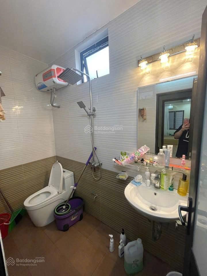 Cho thuê nhà 15 vân hồ, 40mx5 tầng, 13,5 triệu/th, 3 ngủ, 4 wc, full đồ, gần phố, gần công viên, đh