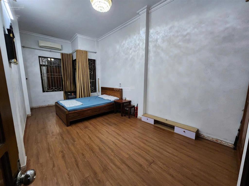 Cho thuê nhà 536 minh khai, 35m2x4 tầng, 11,5 triệu/th, 3 ngủ, 4 wc, full đồ, cổng times, gần phố