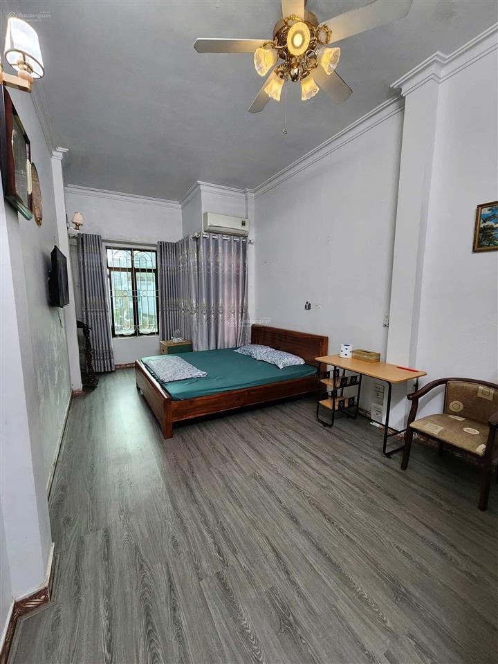 Cho thuê nhà 536 minh khai, 35m2x4 tầng, 11,5 triệu/th, 3 ngủ, 4 wc, full đồ, cổng times, gần phố