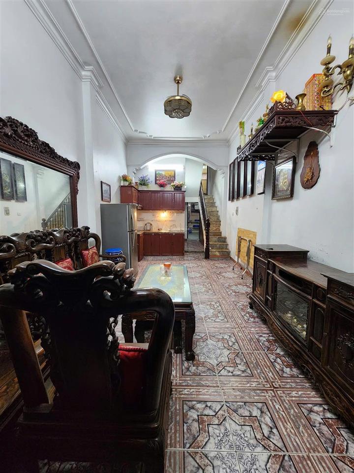 Cho thuê nhà 536 minh khai, 35m2x4 tầng, 11,5 triệu/th, 3 ngủ, 4 wc, full đồ, cổng times, gần phố