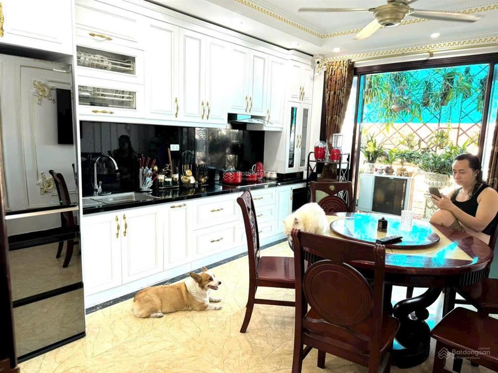 Cho thuê nhà 147 tân mai, 45m² x 8 tầng, 22 triệu, 5 ngủ, thang máy, ô tô, kinh doanh tốt, nhà đẹp.