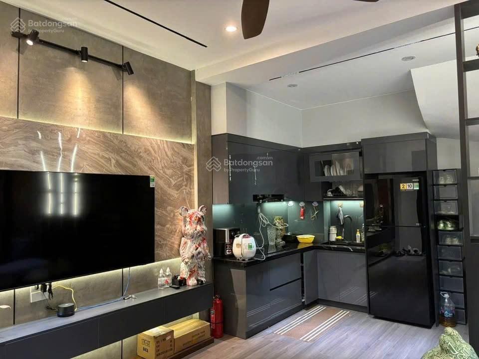 Cho thuê nhà 364 minh khai, 35m x 5 tầng, 14 triệu/th, 3 ngủ, full đồ, gần ô tô, nhà mới thoáng.
