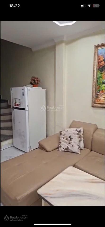 Cho thuê nhà 255 lĩnh nam, 30mx5 tầng, 10 triệu/th, 3 ngủ, 4 wc, full nội thất, gần ô tô, nhà đẹp.