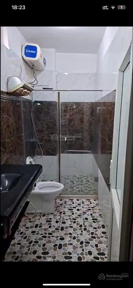 Cho thuê nhà 255 lĩnh nam, 30mx5 tầng, 10 triệu/th, 3 ngủ, 4 wc, full nội thất, gần ô tô, nhà đẹp.